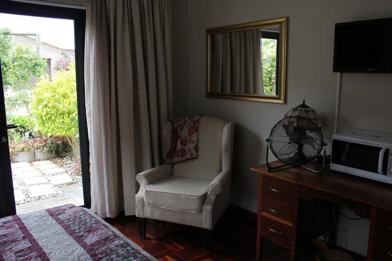 Traveller'S Rest, Reebok Bed & Breakfast Mossel Bay Exterior photo