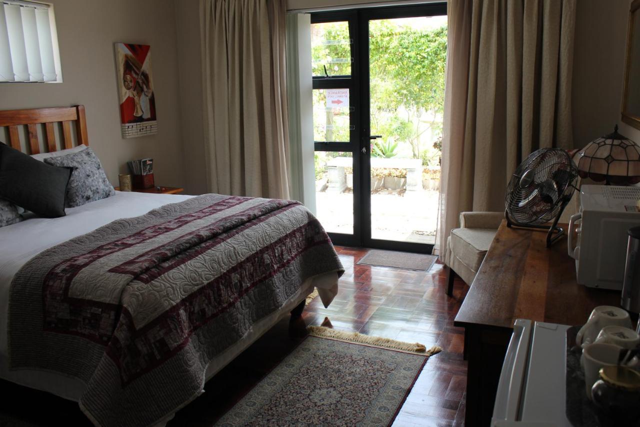 Traveller'S Rest, Reebok Bed & Breakfast Mossel Bay Exterior photo