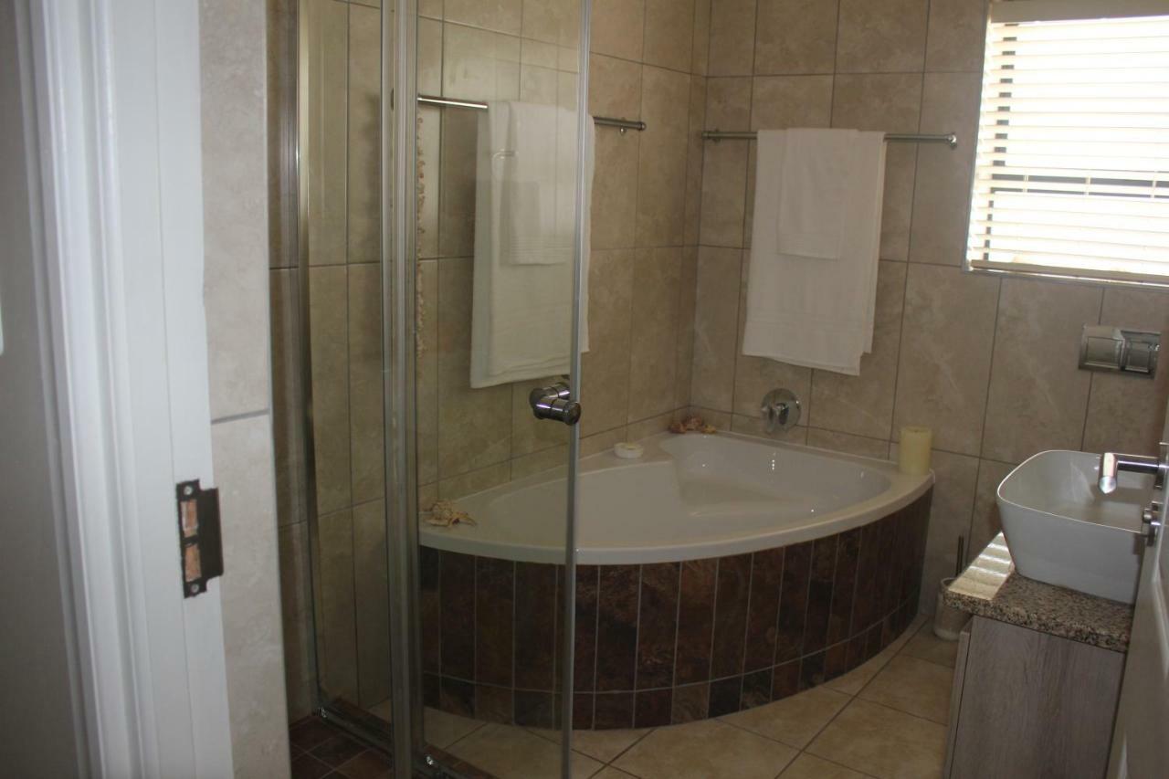 Traveller'S Rest, Reebok Bed & Breakfast Mossel Bay Exterior photo