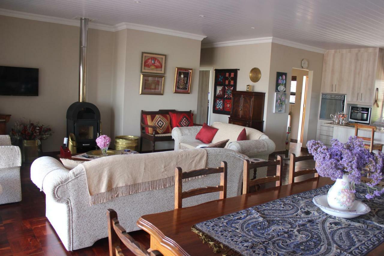 Traveller'S Rest, Reebok Bed & Breakfast Mossel Bay Exterior photo